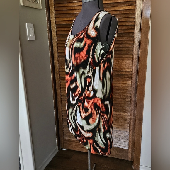 Fab fall colors sleeveless top. - Picture 2 of 10